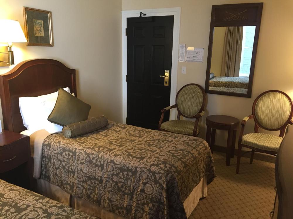Twin Room with Two Twin Beds interior